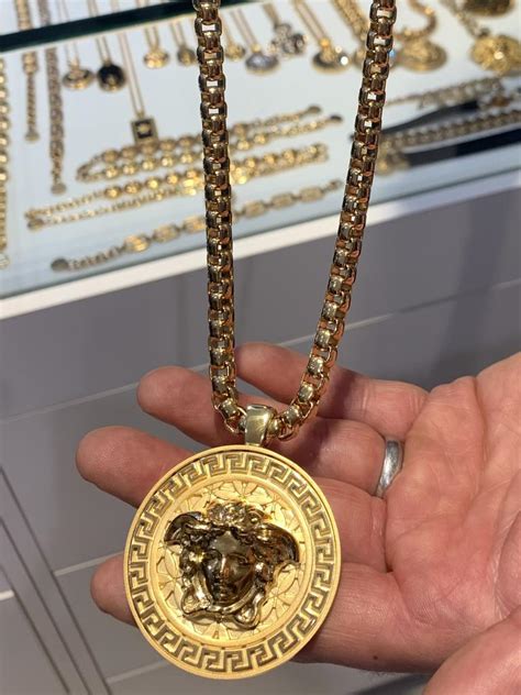 Versace robbery: Fishing rod burglar steals necklace in 